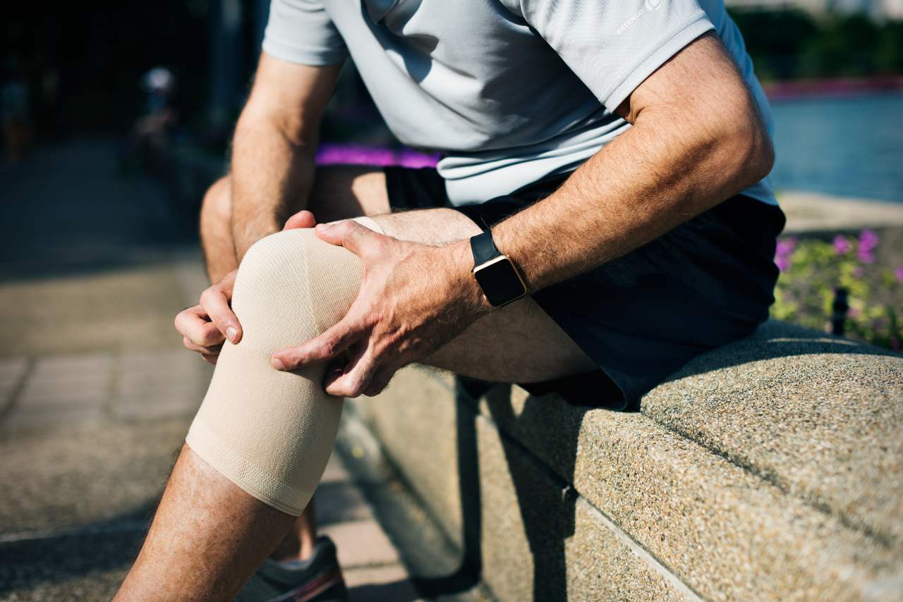 Cómo curar un ligamento de rodilla roto